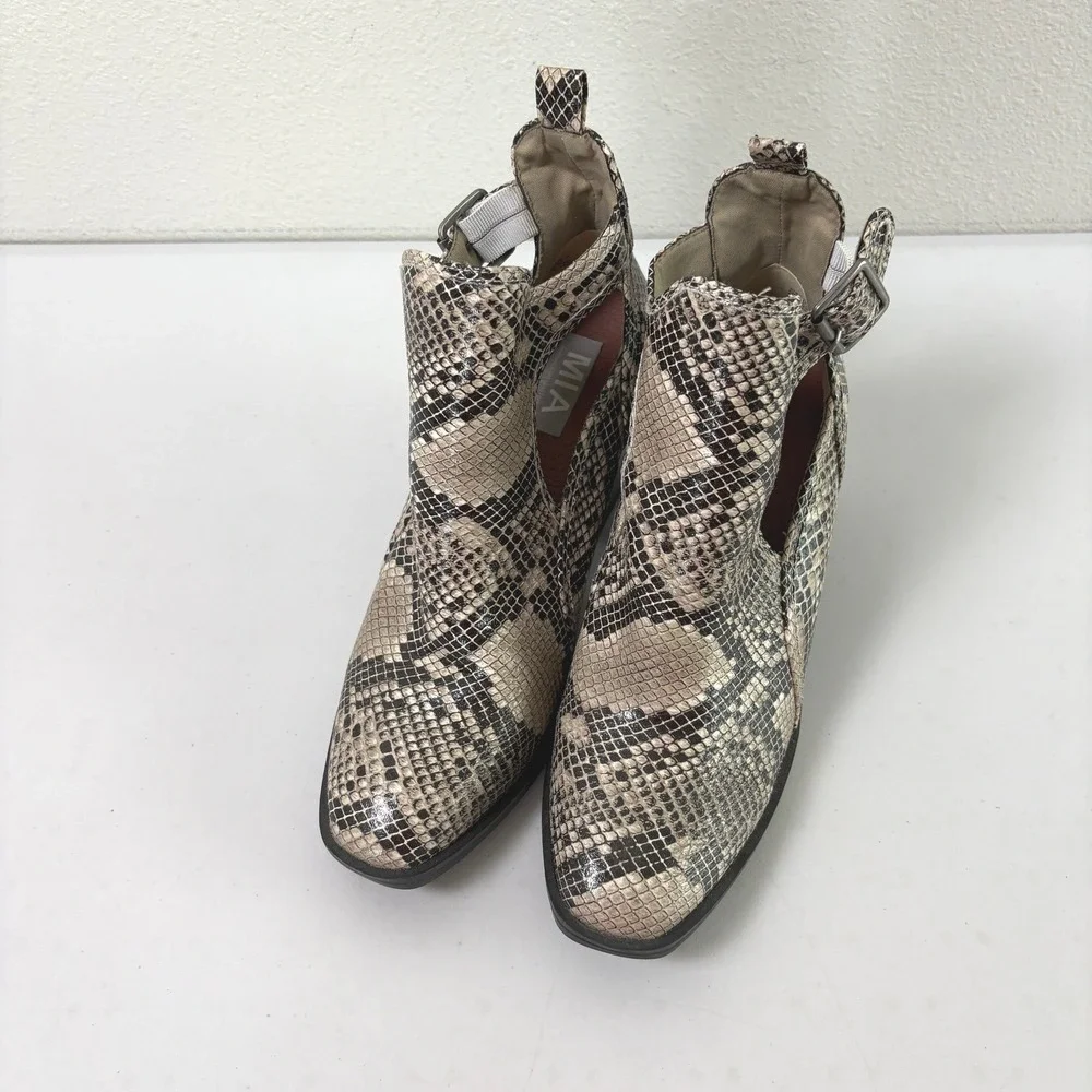 MIA Edin Bootie Womens 8 Grey Black Snake Print Cutout Block Heel Ankle Boots